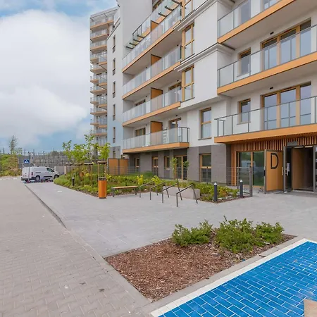 Apartment Family In With Parking And Playground By Renters *